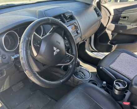 Белый Мицубиси Outlander Sport, объемом двигателя 2 л и пробегом 255 тыс. км за 12000 $, фото 11 на Automoto.ua