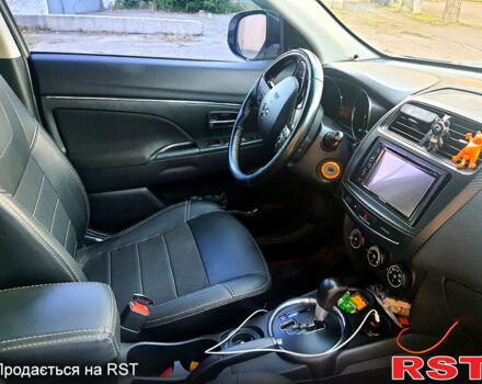Білий Міцубісі Outlander Sport, об'ємом двигуна 2 л та пробігом 180 тис. км за 12000 $, фото 3 на Automoto.ua