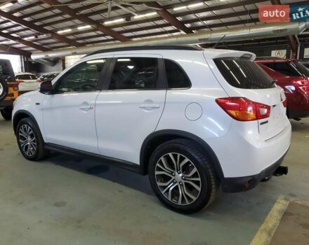 Белый Мицубиси Outlander Sport, объемом двигателя 2.4 л и пробегом 186 тыс. км за 1600 $, фото 1 на Automoto.ua