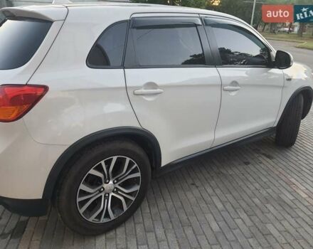 Белый Мицубиси Outlander Sport, объемом двигателя 2 л и пробегом 206 тыс. км за 9000 $, фото 6 на Automoto.ua