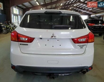 Белый Мицубиси Outlander Sport, объемом двигателя 2.4 л и пробегом 186 тыс. км за 1600 $, фото 5 на Automoto.ua