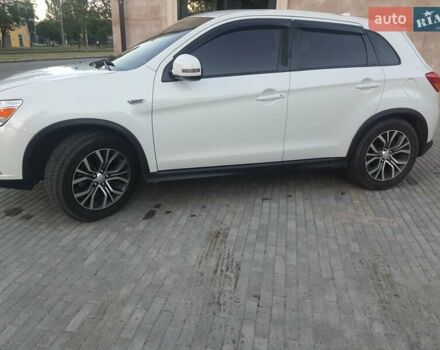 Белый Мицубиси Outlander Sport, объемом двигателя 2 л и пробегом 206 тыс. км за 9000 $, фото 3 на Automoto.ua