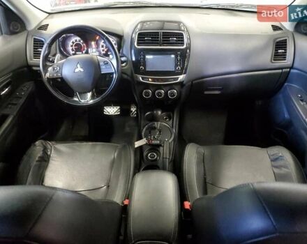 Белый Мицубиси Outlander Sport, объемом двигателя 2.4 л и пробегом 186 тыс. км за 1600 $, фото 6 на Automoto.ua