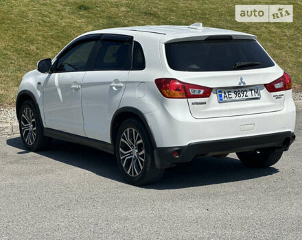 Білий Міцубісі Outlander Sport, об'ємом двигуна 2 л та пробігом 174 тис. км за 14000 $, фото 5 на Automoto.ua