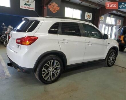 Белый Мицубиси Outlander Sport, объемом двигателя 2.4 л и пробегом 186 тыс. км за 1600 $, фото 2 на Automoto.ua