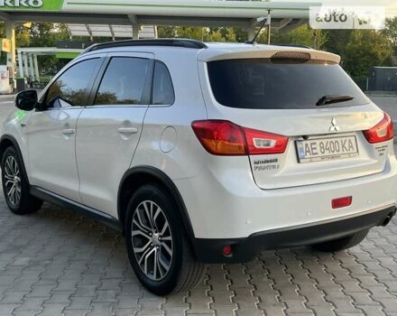 Білий Міцубісі Outlander Sport, об'ємом двигуна 2.4 л та пробігом 98 тис. км за 12850 $, фото 5 на Automoto.ua