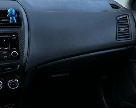 Білий Міцубісі Outlander Sport, об'ємом двигуна 2 л та пробігом 77 тис. км за 14000 $, фото 16 на Automoto.ua