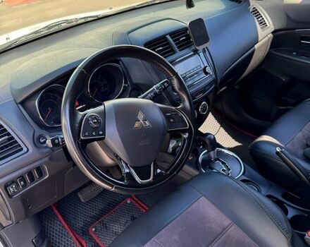Белый Мицубиси Outlander Sport, объемом двигателя 2 л и пробегом 110 тыс. км за 12600 $, фото 6 на Automoto.ua