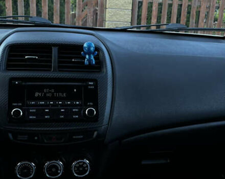 Білий Міцубісі Outlander Sport, об'ємом двигуна 2 л та пробігом 77 тис. км за 14000 $, фото 15 на Automoto.ua