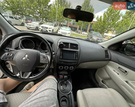 Белый Мицубиси Outlander Sport, объемом двигателя 2.36 л и пробегом 123 тыс. км за 10500 $, фото 11 на Automoto.ua