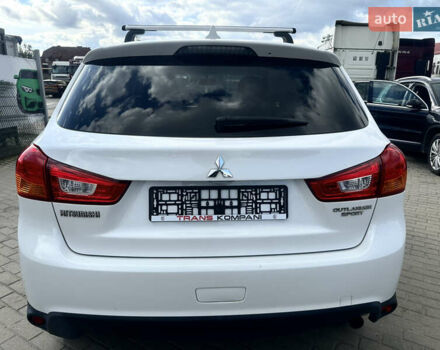 Білий Міцубісі Outlander Sport, об'ємом двигуна 2 л та пробігом 182 тис. км за 10899 $, фото 5 на Automoto.ua