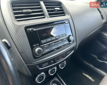 Білий Міцубісі Outlander Sport, об'ємом двигуна 2 л та пробігом 182 тис. км за 10899 $, фото 11 на Automoto.ua