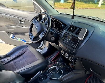 Белый Мицубиси Outlander Sport, объемом двигателя 2 л и пробегом 110 тыс. км за 12600 $, фото 7 на Automoto.ua