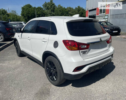 Белый Мицубиси Outlander Sport, объемом двигателя 2 л и пробегом 99 тыс. км за 12950 $, фото 4 на Automoto.ua