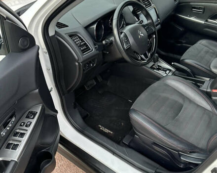 Белый Мицубиси Outlander Sport, объемом двигателя 2.36 л и пробегом 75 тыс. км за 15500 $, фото 7 на Automoto.ua