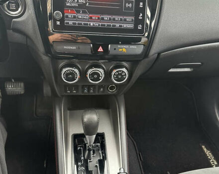 Белый Мицубиси Outlander Sport, объемом двигателя 2.36 л и пробегом 75 тыс. км за 15500 $, фото 9 на Automoto.ua