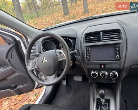 Міцубісі Outlander Sport 2019 у Кропивницькому (Кіровограді) на Automoto.ua Білий Міцубісі Outlander Sport, об'ємом двигуна 0 л та пробігом 89 тис. км за 15800 $, фото 21 на Automoto.ua