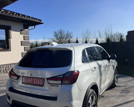 Белый Мицубиси Outlander Sport, объемом двигателя 2 л и пробегом 144 тыс. км за 16400 $, фото 6 на Automoto.ua