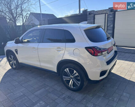 Белый Мицубиси Outlander Sport, объемом двигателя 2 л и пробегом 144 тыс. км за 16400 $, фото 7 на Automoto.ua