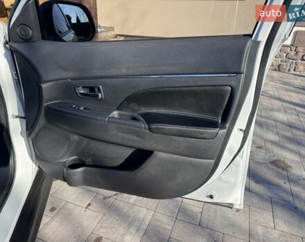 Белый Мицубиси Outlander Sport, объемом двигателя 2 л и пробегом 144 тыс. км за 16400 $, фото 20 на Automoto.ua