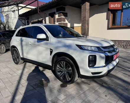 Белый Мицубиси Outlander Sport, объемом двигателя 2 л и пробегом 144 тыс. км за 16400 $, фото 4 на Automoto.ua