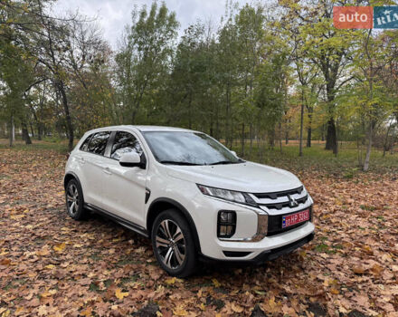 Міцубісі Outlander Sport 2019 у Кропивницькому (Кіровограді) на Automoto.ua Білий Міцубісі Outlander Sport, об'ємом двигуна 0 л та пробігом 89 тис. км за 15800 $, фото 3 на Automoto.ua