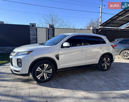Белый Мицубиси Outlander Sport, объемом двигателя 2 л и пробегом 144 тыс. км за 16400 $, фото 9 на Automoto.ua