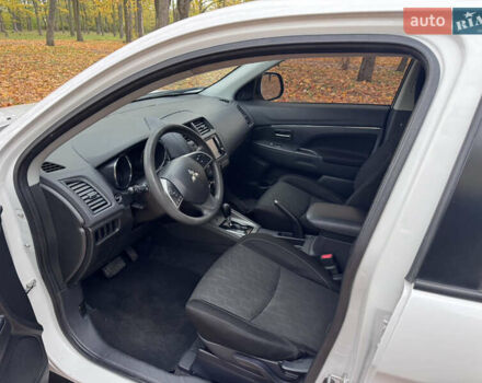 Міцубісі Outlander Sport 2019 у Кропивницькому (Кіровограді) на Automoto.ua Білий Міцубісі Outlander Sport, об'ємом двигуна 0 л та пробігом 89 тис. км за 15800 $, фото 11 на Automoto.ua