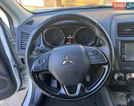 Белый Мицубиси Outlander Sport, объемом двигателя 2 л и пробегом 144 тыс. км за 16400 $, фото 28 на Automoto.ua