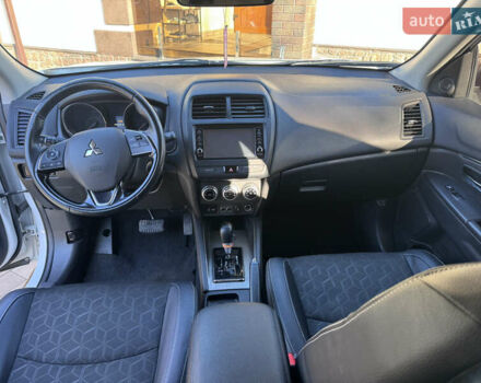 Белый Мицубиси Outlander Sport, объемом двигателя 2 л и пробегом 144 тыс. км за 16400 $, фото 26 на Automoto.ua