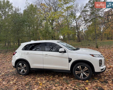 Міцубісі Outlander Sport 2019 у Кропивницькому (Кіровограді) на Automoto.ua Білий Міцубісі Outlander Sport, об'ємом двигуна 0 л та пробігом 89 тис. км за 15800 $, фото 4 на Automoto.ua