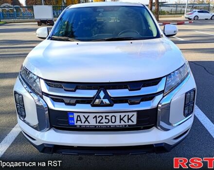 Белый Мицубиси Outlander Sport, объемом двигателя 2 л и пробегом 90 тыс. км за 16500 $, фото 2 на Automoto.ua