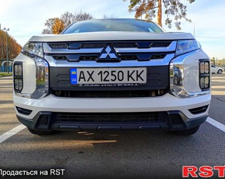 Белый Мицубиси Outlander Sport, объемом двигателя 2 л и пробегом 90 тыс. км за 16500 $, фото 3 на Automoto.ua