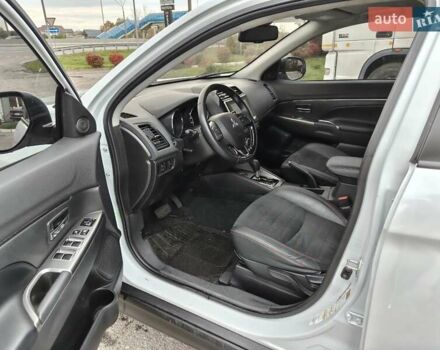 Белый Мицубиси Outlander Sport, объемом двигателя 2 л и пробегом 89 тыс. км за 17900 $, фото 6 на Automoto.ua