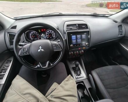 Белый Мицубиси Outlander Sport, объемом двигателя 2 л и пробегом 89 тыс. км за 17900 $, фото 3 на Automoto.ua