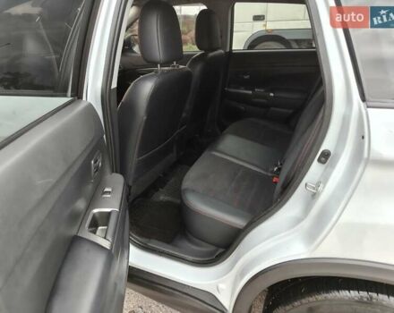 Белый Мицубиси Outlander Sport, объемом двигателя 2 л и пробегом 89 тыс. км за 17900 $, фото 4 на Automoto.ua