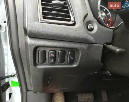 Белый Мицубиси Outlander Sport, объемом двигателя 2 л и пробегом 89 тыс. км за 17900 $, фото 8 на Automoto.ua