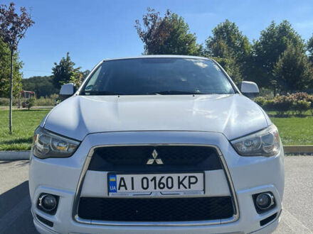 Мицубиси Outlander Sport 2012 в Ирпене на Automoto.ua Белый Мицубиси Outlander Sport, объемом двигателя 2 л и пробегом 258 тыс. км за 10500 $, фото 1 на Automoto.ua