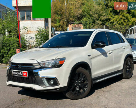 Белый Мицубиси Outlander Sport, объемом двигателя 2.4 л и пробегом 101 тыс. км за 12580 $, фото 1 на Automoto.ua