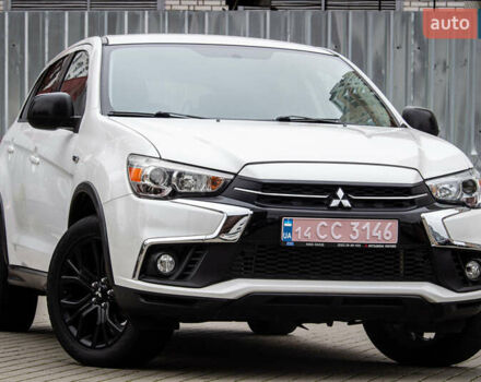 Белый Мицубиси Outlander Sport, объемом двигателя 2 л и пробегом 112 тыс. км за 13500 $, фото 1 на Automoto.ua