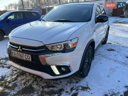 Міцубісі Outlander Sport 2019 у Чернігові на Automoto.ua Білий Міцубісі Outlander Sport, об'ємом двигуна 2 л та пробігом 60 тис. км за 15500 $, фото 1 на Automoto.ua