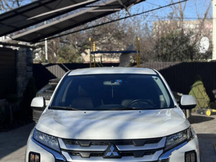 Белый Мицубиси Outlander Sport, объемом двигателя 2 л и пробегом 144 тыс. км за 16400 $, фото 1 на Automoto.ua