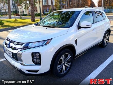 Белый Мицубиси Outlander Sport, объемом двигателя 2 л и пробегом 90 тыс. км за 16500 $, фото 1 на Automoto.ua