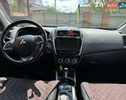 Красный Мицубиси Outlander Sport, объемом двигателя 2 л и пробегом 172 тыс. км за 12500 $, фото 6 на Automoto.ua