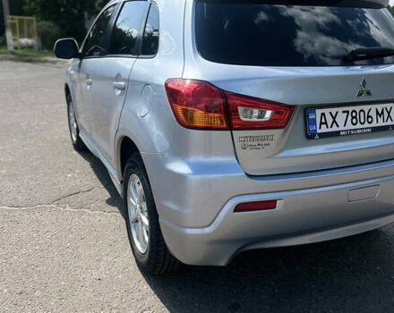Серый Мицубиси Outlander Sport, объемом двигателя 2 л и пробегом 200 тыс. км за 11200 $, фото 4 на Automoto.ua