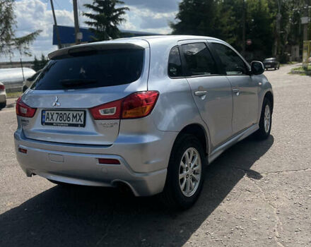 Серый Мицубиси Outlander Sport, объемом двигателя 2 л и пробегом 200 тыс. км за 11200 $, фото 3 на Automoto.ua