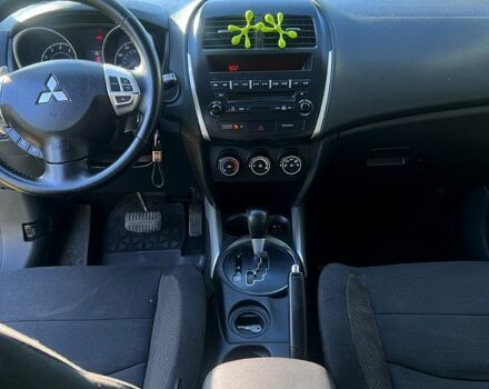 Серый Мицубиси Outlander Sport, объемом двигателя 2 л и пробегом 220 тыс. км за 11700 $, фото 6 на Automoto.ua