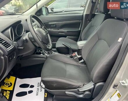 Серый Мицубиси Outlander Sport, объемом двигателя 2 л и пробегом 228 тыс. км за 11000 $, фото 16 на Automoto.ua