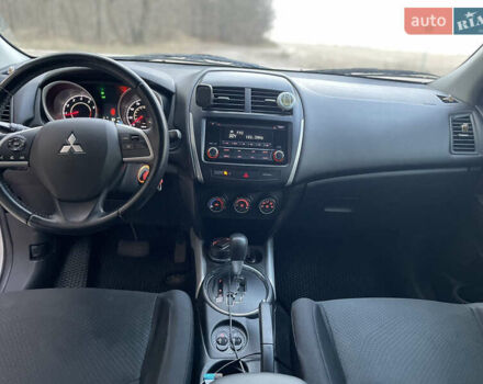 Серый Мицубиси Outlander Sport, объемом двигателя 2 л и пробегом 210 тыс. км за 10300 $, фото 9 на Automoto.ua