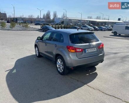 Серый Мицубиси Outlander Sport, объемом двигателя 2.36 л и пробегом 254 тыс. км за 12000 $, фото 4 на Automoto.ua